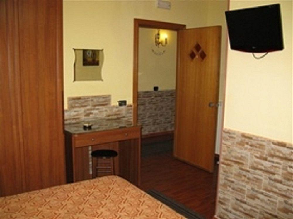 Couette-café Enea 2*