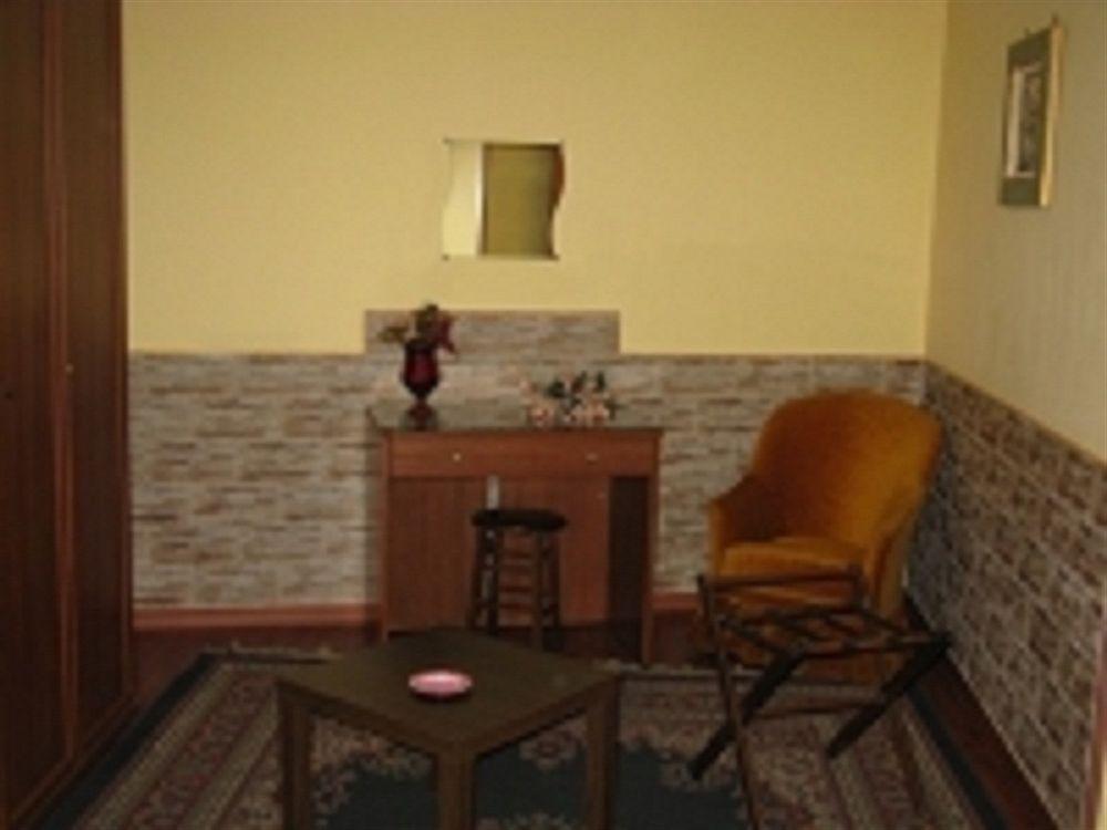 Couette-café Enea 2*