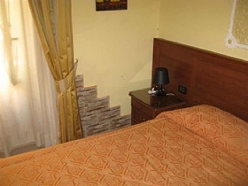 Couette-café Enea 2*