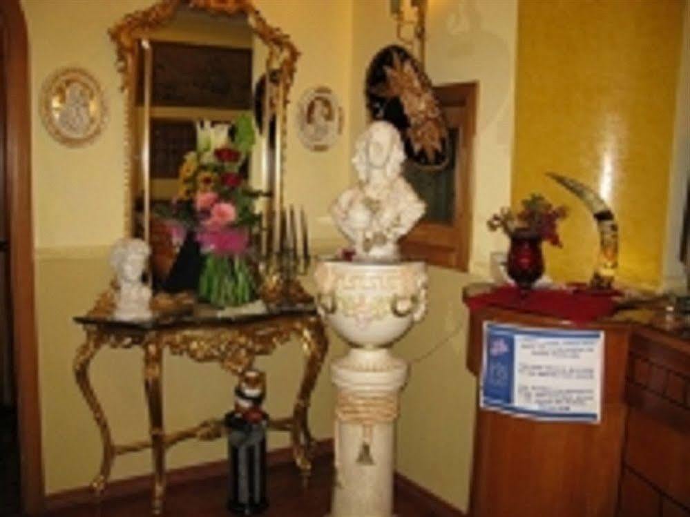 Enea Couette-café Naples