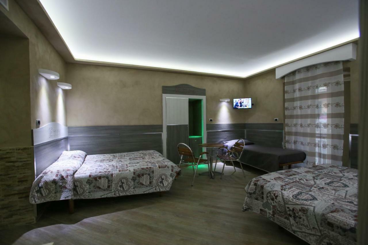 Enea Couette-café Naples
